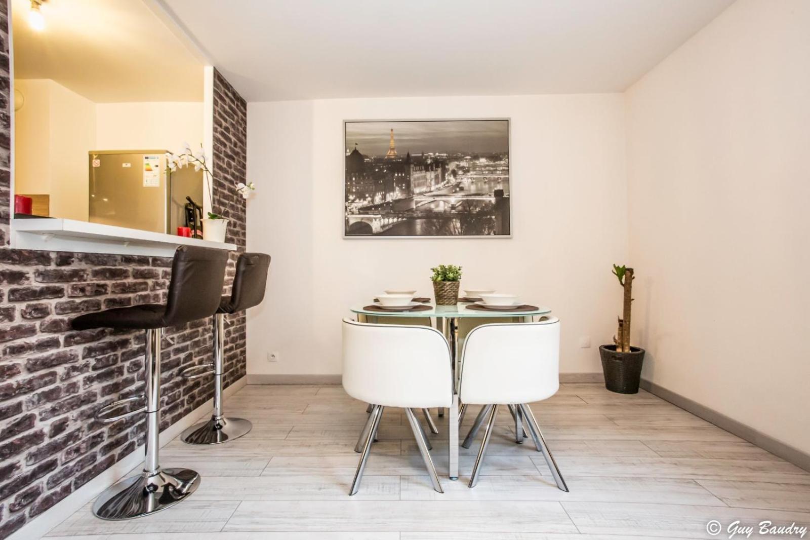 Chic With Bar In Paris Apartment Saint-Denis (Seine-Saint-Denis)